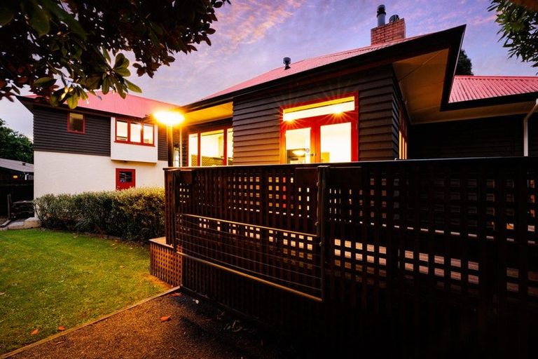 Photo of property in 230 Victoria Avenue, Hokowhitu, Palmerston North, 4410
