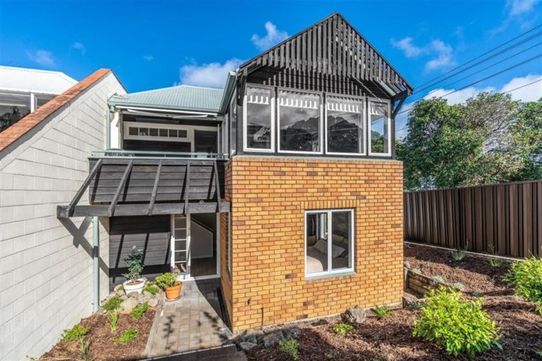 Photo of property in 1/2a Spring Street, Devonport, Auckland, 0624