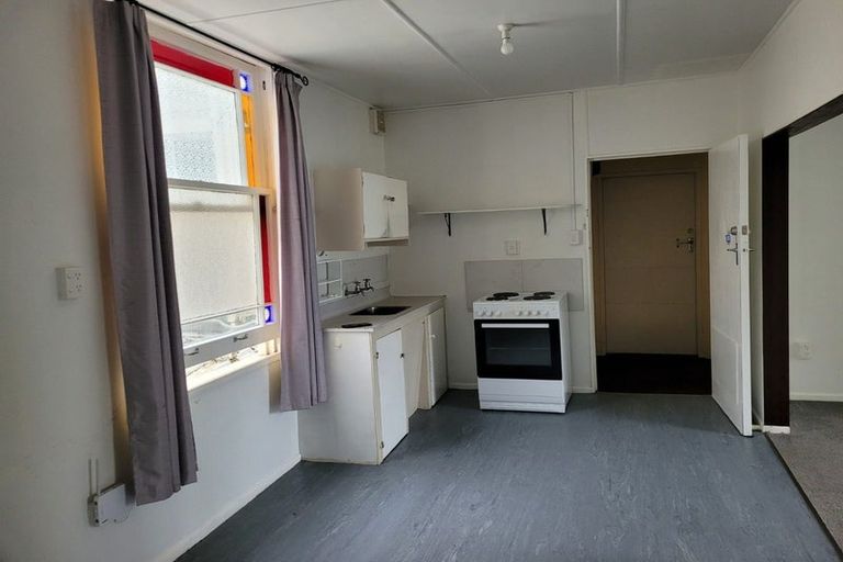 Photo of property in 29 Marine Parade, Bluff Hill, Napier, 4110