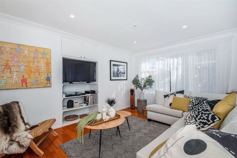 Photo of property in 7 Hauraki Road, Hauraki, Auckland, 0622