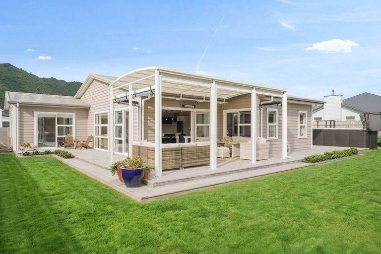 Photo of property in 71 Waipunahau Road, Waikanae, 5036