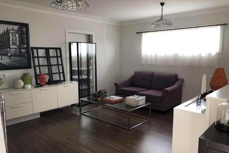 Photo of property in 11 Castaing Crescent, Te Atatu South, Auckland, 0610