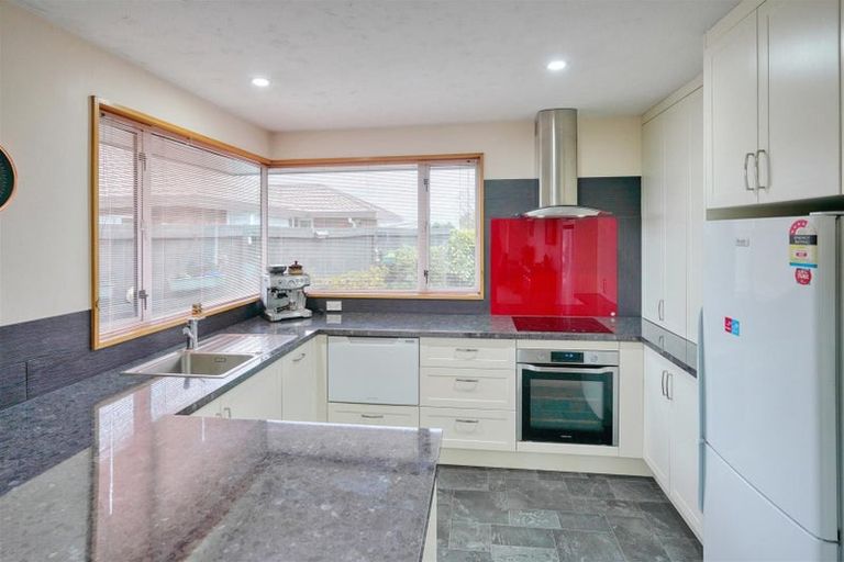 Photo of property in 7 Fieldmoor Place, Parklands, Christchurch, 8083