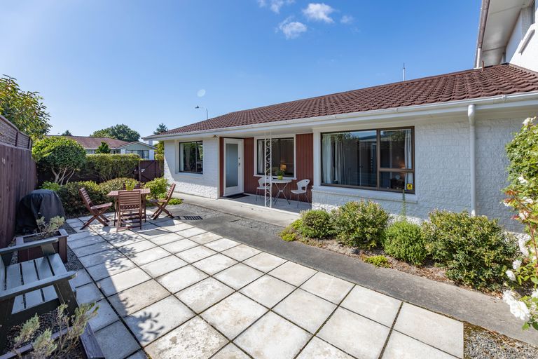 Photo of property in 1/1 Rosedale Place, Avonhead, Christchurch, 8042