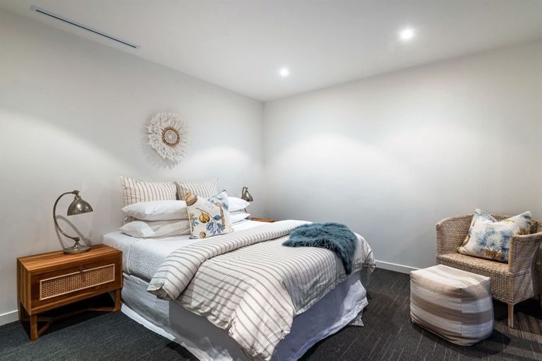 Photo of property in 17a Parr Terrace, Castor Bay, Auckland, 0620