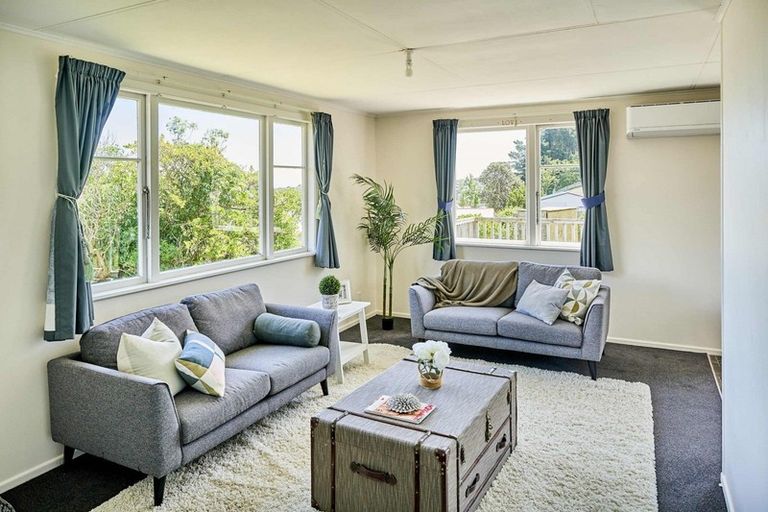 Photo of property in 130 Arahura Crescent, Waitangirua, Porirua, 5024