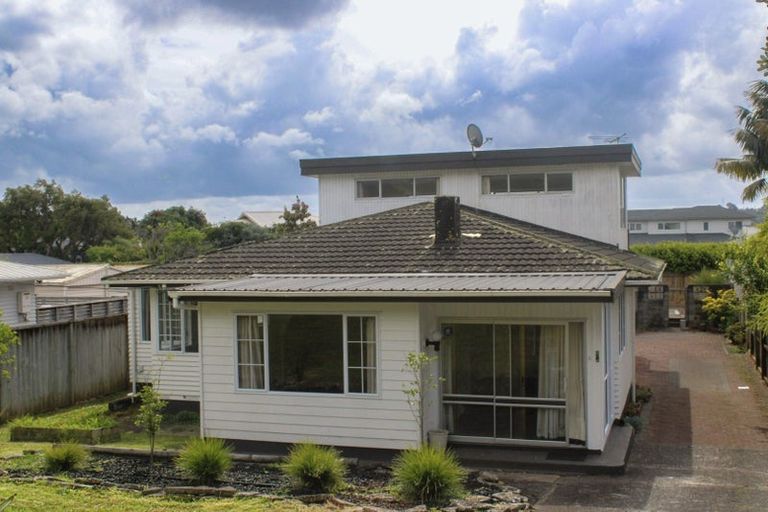 Photo of property in 5 Sullivan Avenue, Mangere Bridge, Auckland, 2022