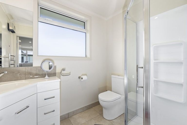 Photo of property in 33 Noumea Drive, Rangatira Park, Taupo, 3330