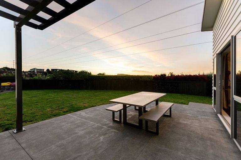 Photo of property in 17 Botany Lane, Whitby, Porirua, 5024
