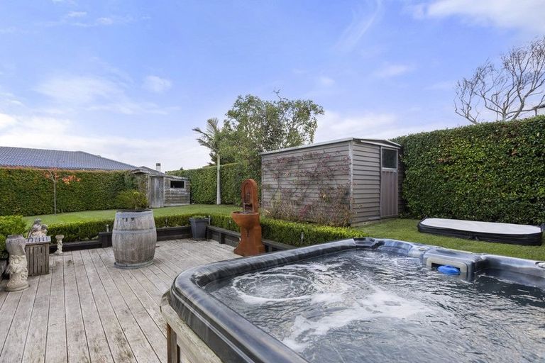 Photo of property in 84 Marine Parade, Mellons Bay, Auckland, 2014