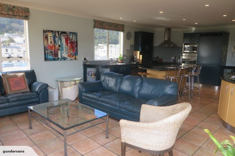 Photo of property in 9/5b Kent Terrace, Mount Victoria, Wellington, 6011