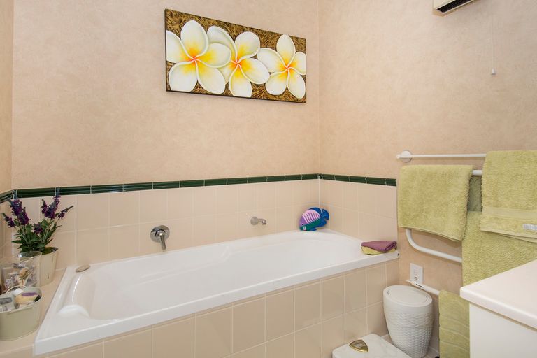 Photo of property in 77 Palm Beach Boulevard, Papamoa Beach, Papamoa, 3118