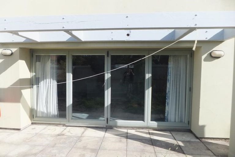 Photo of property in 1/19 Hills Road, Edgeware, Christchurch, 8013