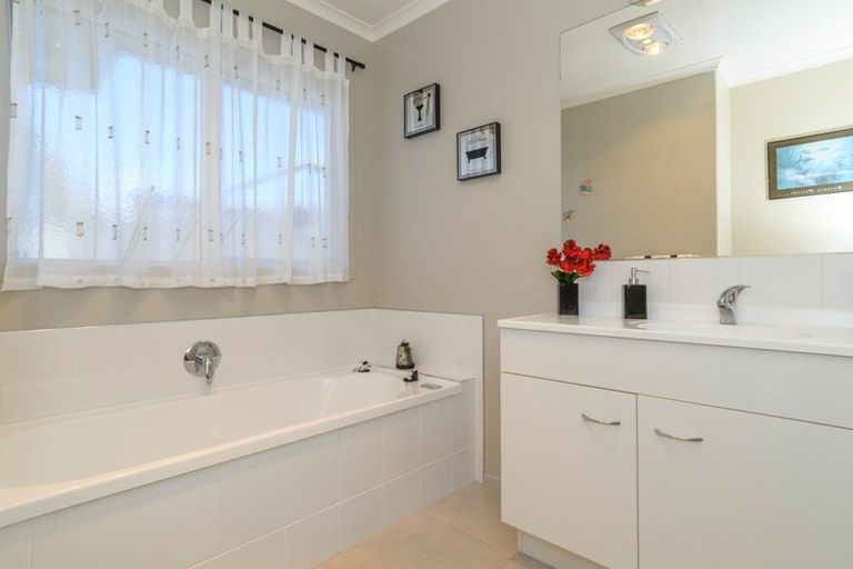 Photo of property in 3 Fremont Way, Pyes Pa, Tauranga, 3112