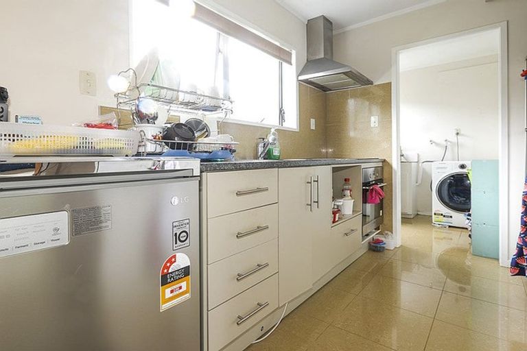 Photo of property in 1/12 Ballater Place, Highland Park, Auckland, 2010