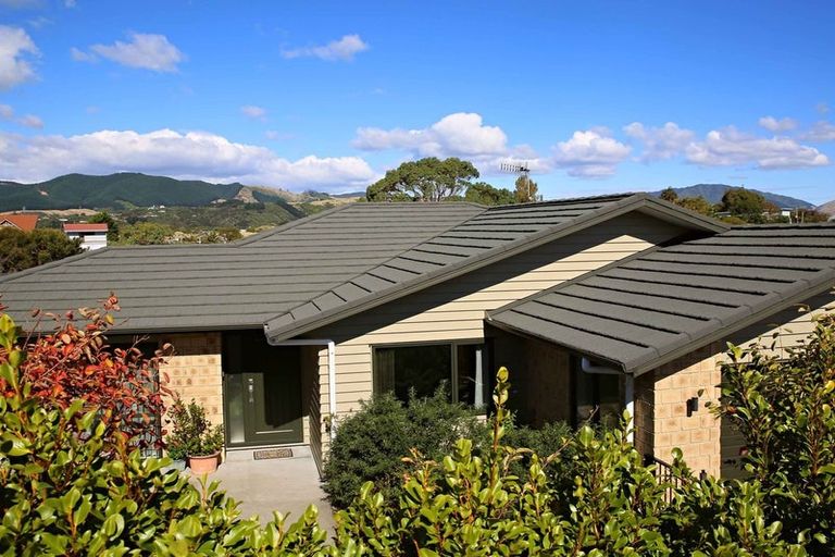 Photo of property in 6 Simpson Crescent, Raumati Beach, Paraparaumu, 5032