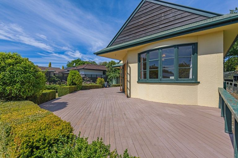 Photo of property in 35 Manapouri Crescent, Hokowhitu, Palmerston North, 4410