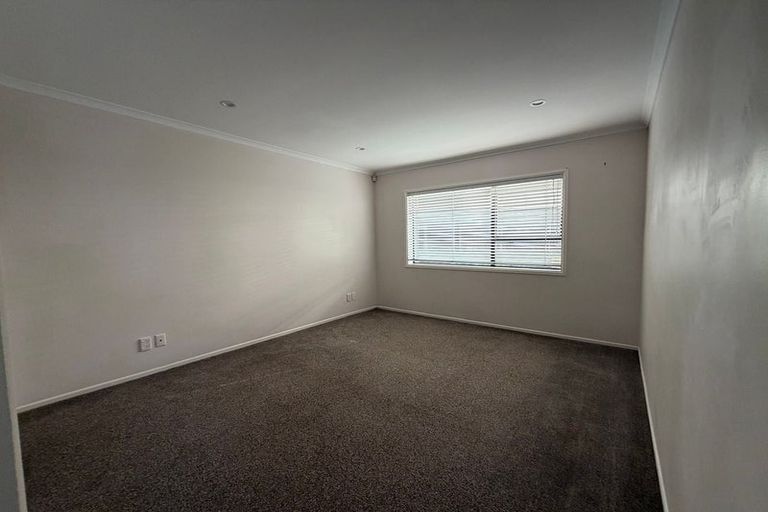 Photo of property in 2/42 Aberdeen Road, Campbells Bay, Auckland, 0620