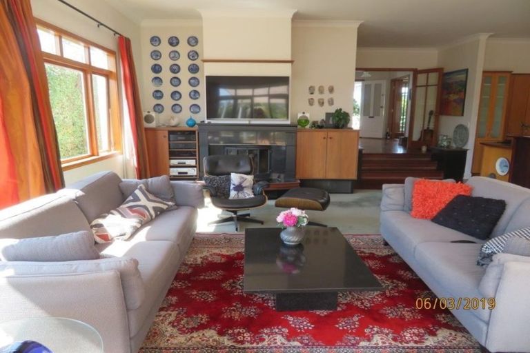 Photo of property in 32 Marine Parade, Mellons Bay, Auckland, 2014