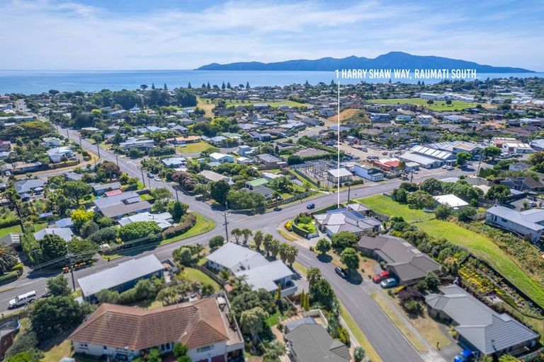 Photo of property in 1 Harry Shaw Way, Raumati South, Paraparaumu, 5032