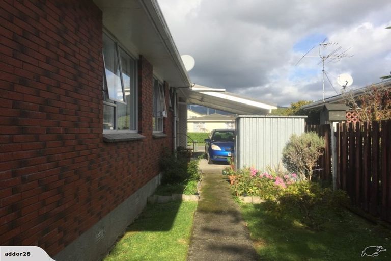 Photo of property in 98a Pasadena Crescent, Totara Park, Upper Hutt, 5018