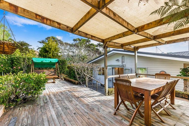 Photo of property in 22 Opanuku Road, Henderson Valley, Auckland, 0612