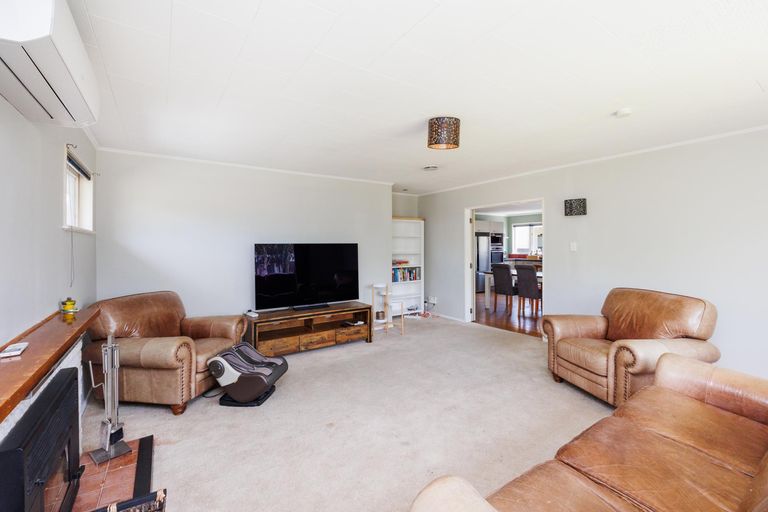 Photo of property in 14 Parkland Crescent, Terrace End, Palmerston North, 4410