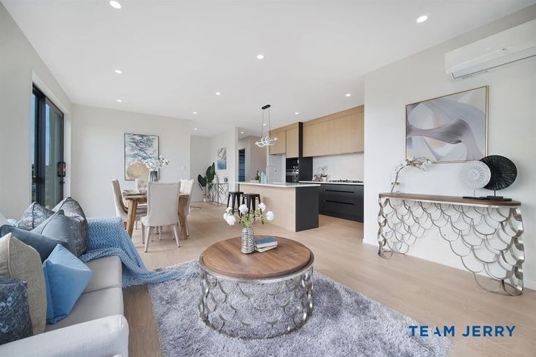 Photo of property in 1 Korowhiti Road, Clarks Beach, 2122