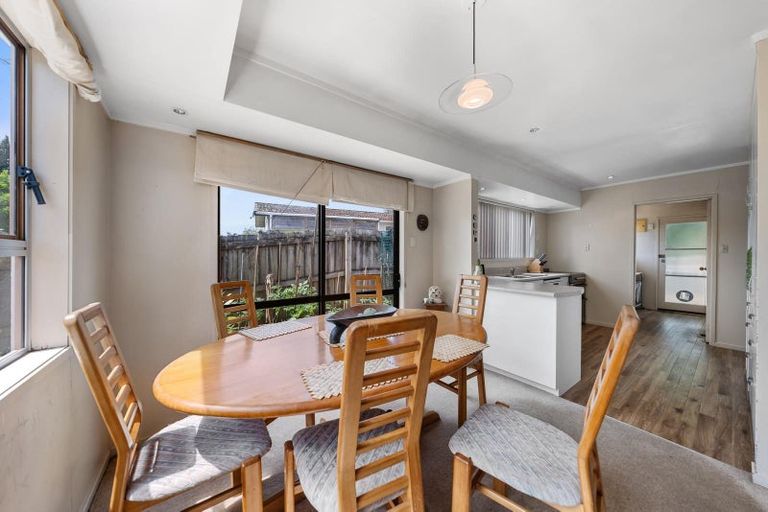 Photo of property in 31 Takapu Street, Henderson, Auckland, 0612