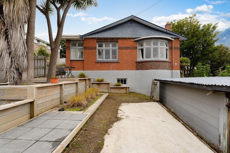 Photo of property in 2 Wakatipu Street, Ravensbourne, Dunedin, 9022