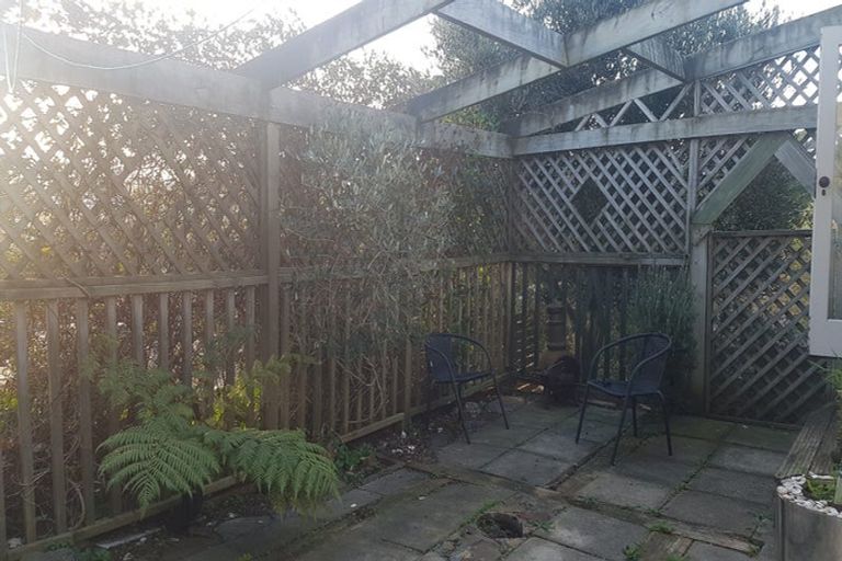 Photo of property in 20 Ashleigh Crescent, Miramar, Wellington, 6022