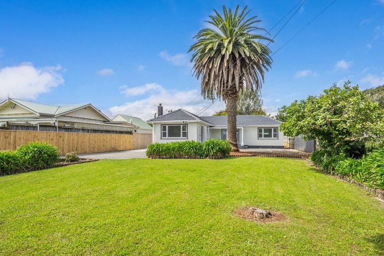 Photo of property in 12 Domain Road, Otaki, 5512