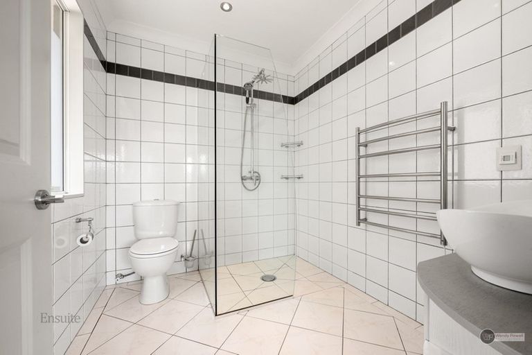 Photo of property in 10 Pomare Road, Tirohanga, Lower Hutt, 5010