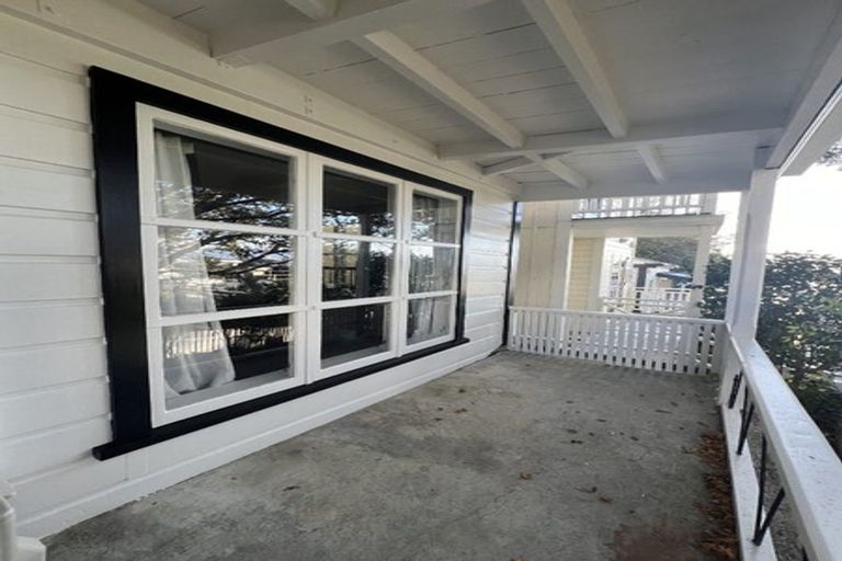 Photo of property in 35 Patanga Crescent, Thorndon, Wellington, 6011