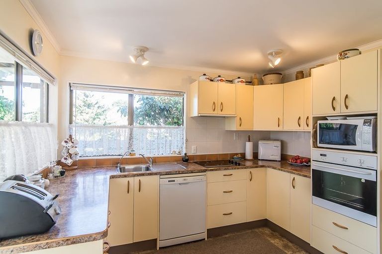 Photo of property in 40 Eruini Street, Waikanae Beach, Waikanae, 5036