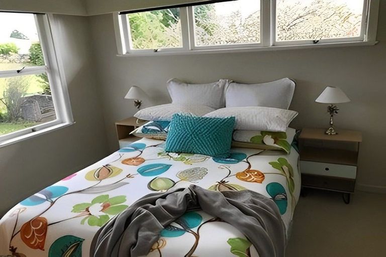 Photo of property in 9 Harding Avenue, Te Atatu South, Auckland, 0610