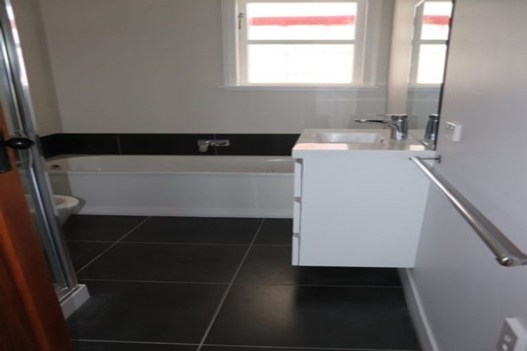 Photo of property in 19 Homebush Road, Khandallah, Wellington, 6035