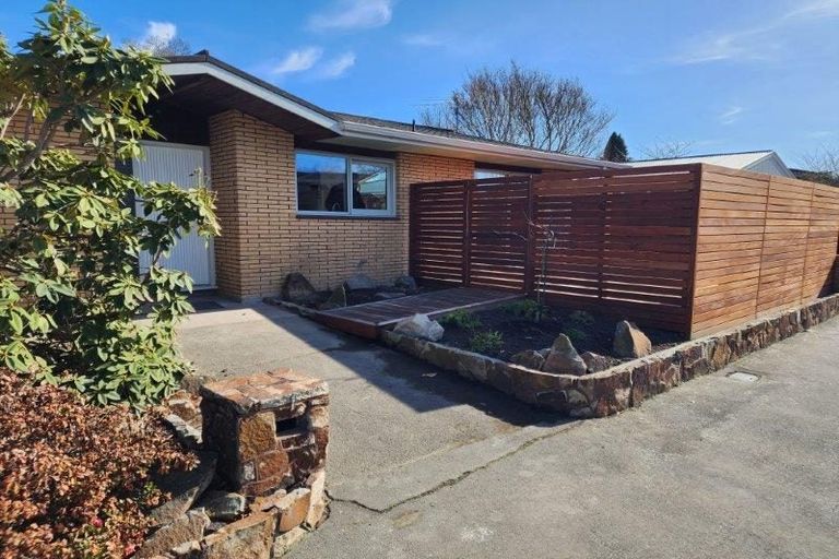 Photo of property in 1/1 Guinness Crescent, Ilam, Christchurch, 8041