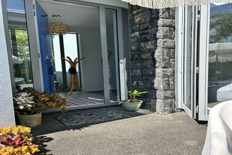 Photo of property in 7 Merani Street, Narrow Neck, Auckland, 0622