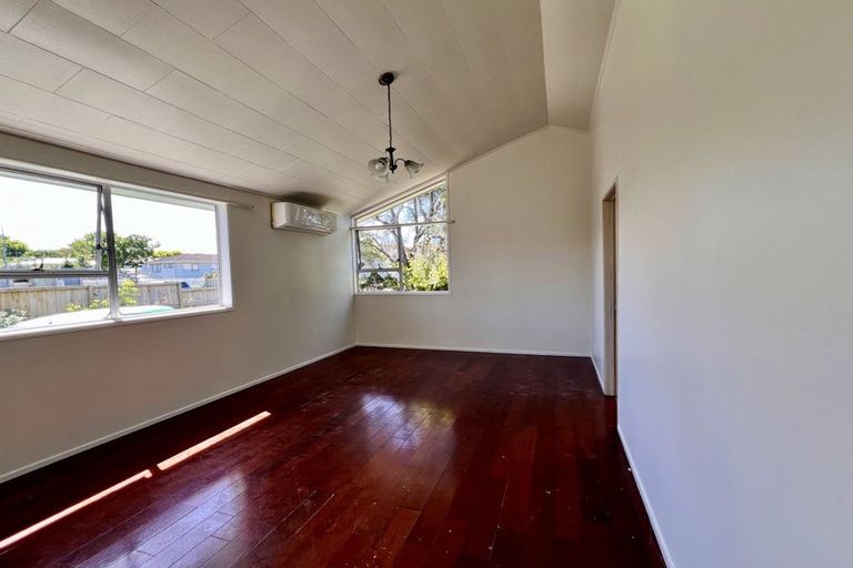 Photo of property in 32 Casuarina Road, Half Moon Bay, Auckland, 2012