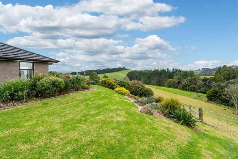 Photo of property in 42c Kaipara View Road, Helensville, 0875