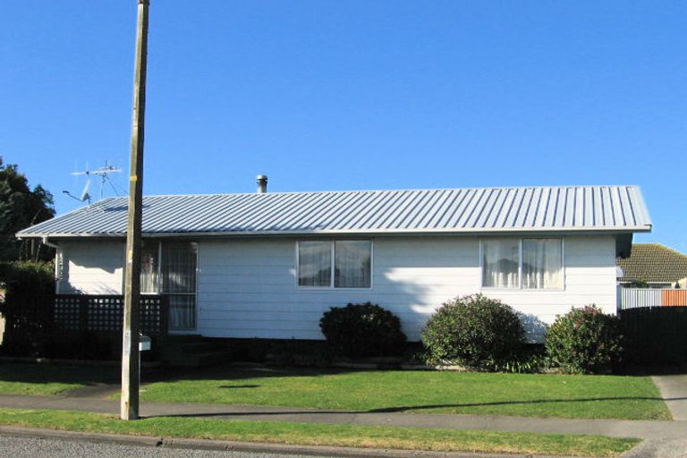 Photo of property in 28 Neal Crescent, Onekawa, Napier, 4110