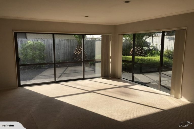 Photo of property in 21 Lilybank Crescent, East Tamaki, Auckland, 2013