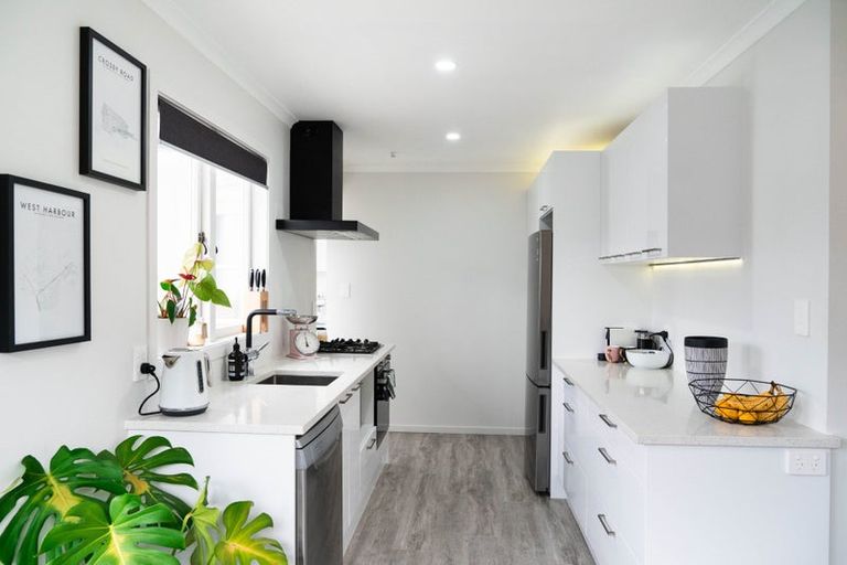 Photo of property in 1/18 Crosby Road, West Harbour, Auckland, 0618