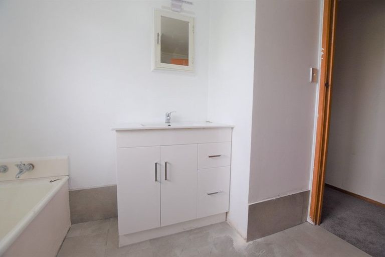 Photo of property in 11a Brunner Road, Glen Eden, Auckland, 0602