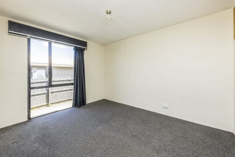 Photo of property in 2/16 Barneys Farm Road, Clendon Park, Auckland, 2103