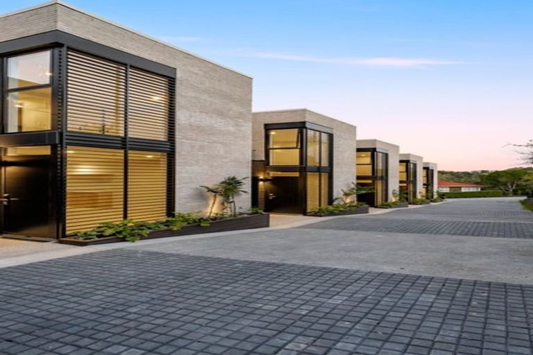 Photo of property in 21b Arahia Street, Northcote, Auckland, 0627