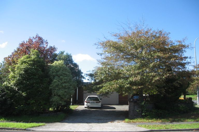 Photo of property in 1 Lochend Place, Highland Park, Auckland, 2010