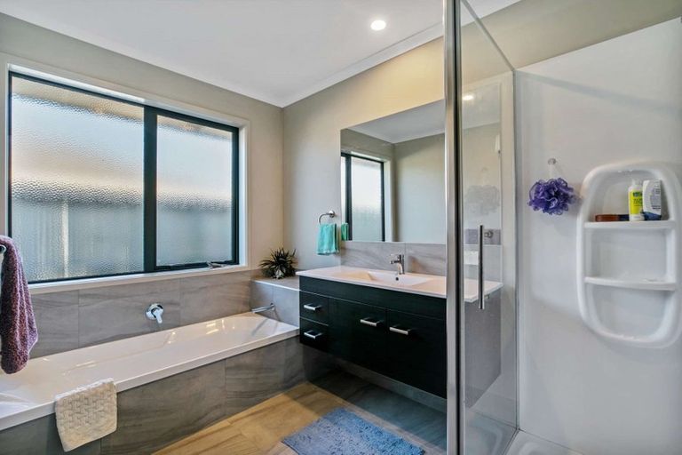 Photo of property in 6 Leet Crescent, Papamoa Beach, Papamoa, 3118