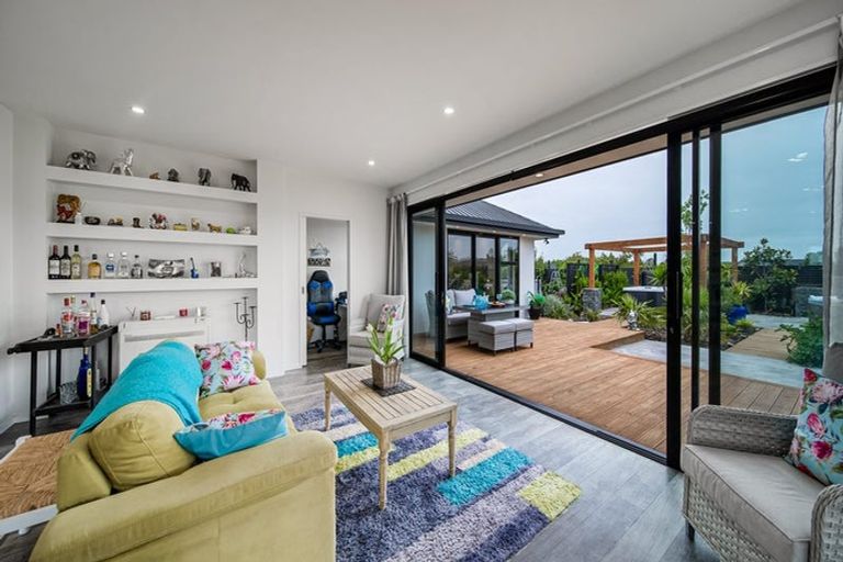 Photo of property in 11 Whitcombe Place, Darfield, 7571